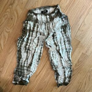 Rewash Green and White Crinkle Capris
